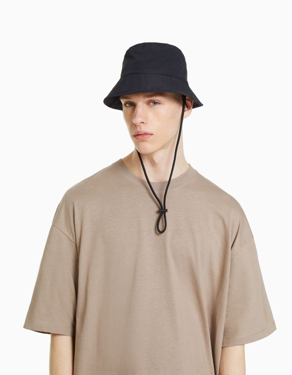 Nylon bucket hat with straps Women Bershka
