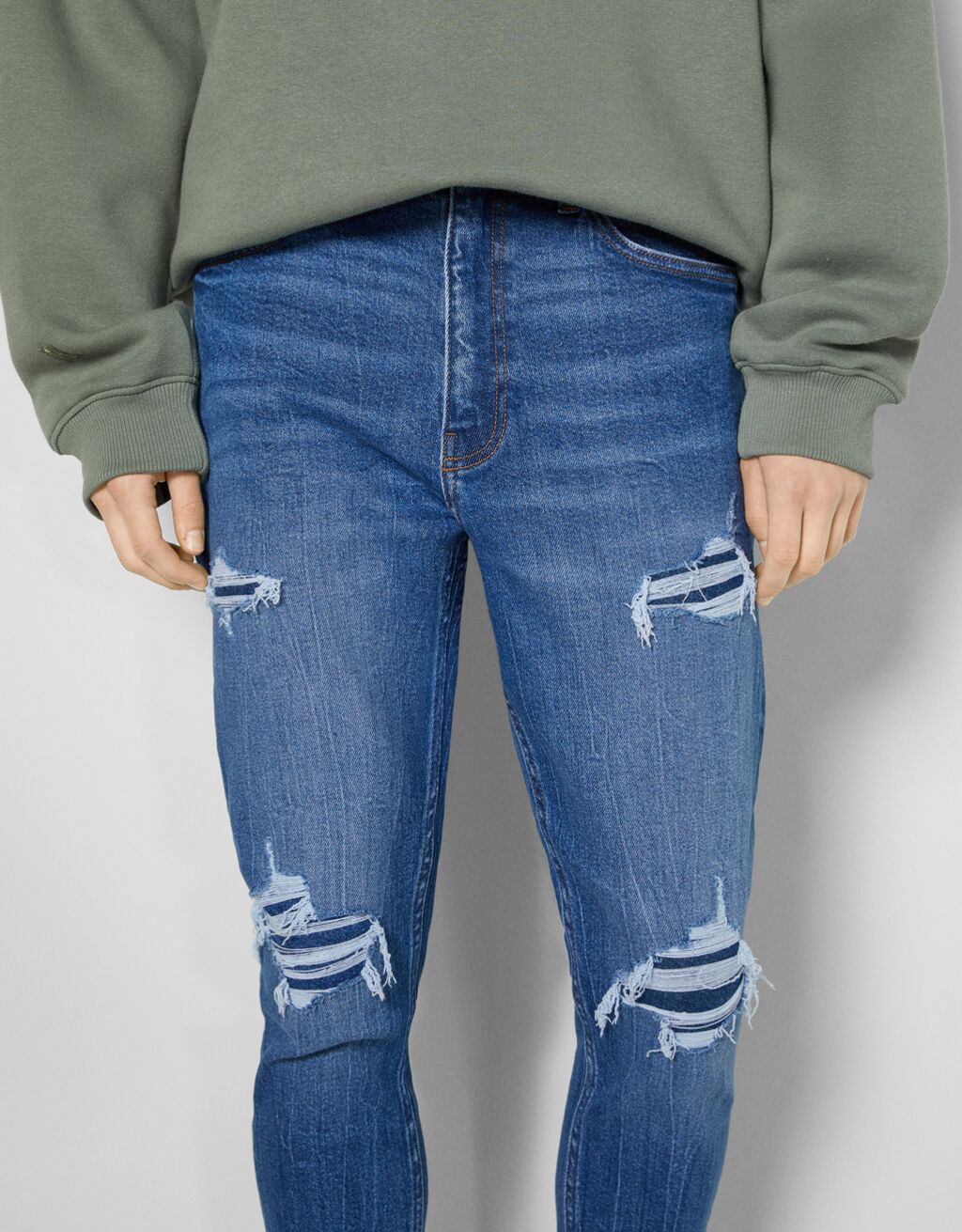 Ripped carrot fit jeans Man Bershka