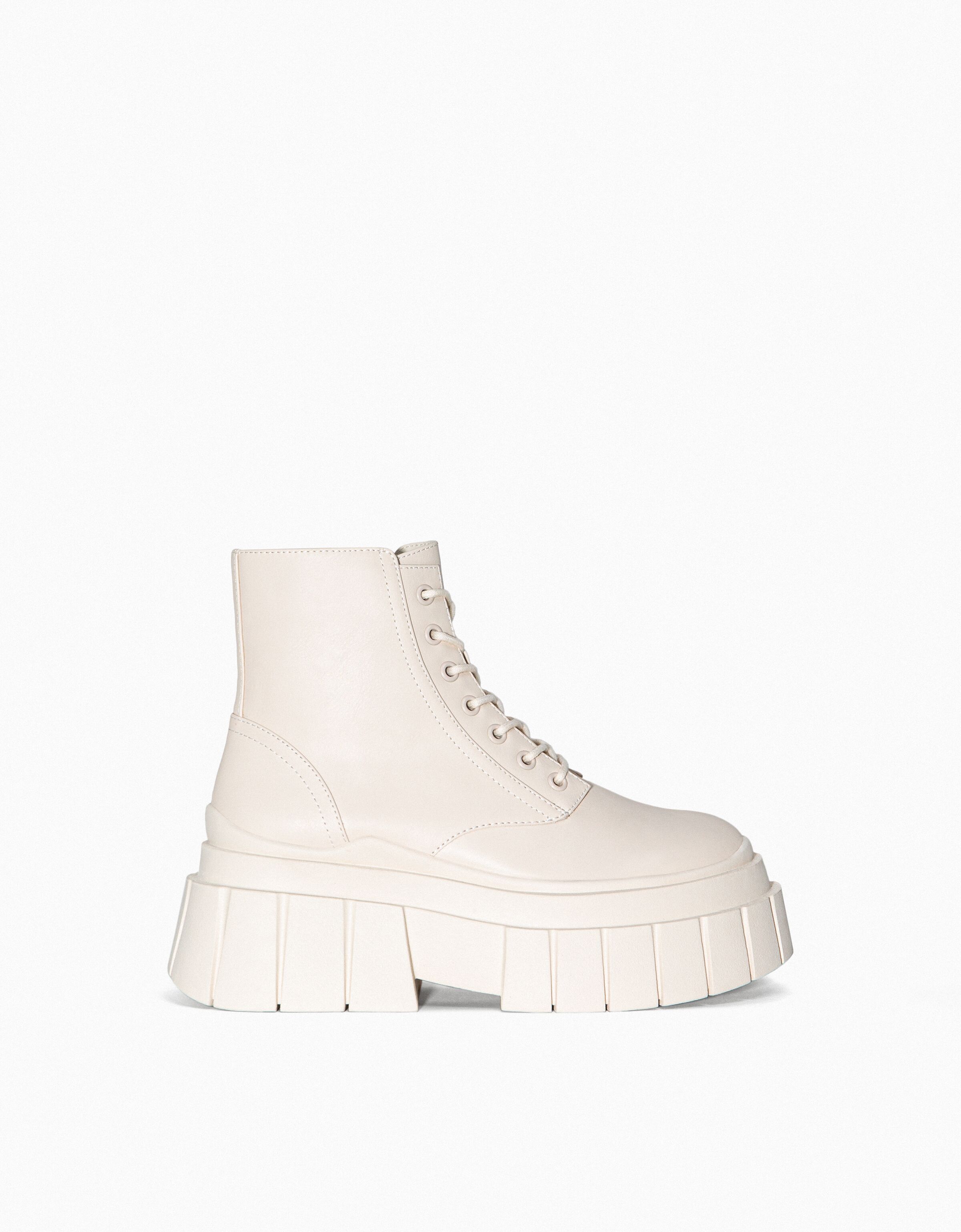 Laarzen en Enkellaarzen voor Dames | Nieuwe Collectie | Bershka