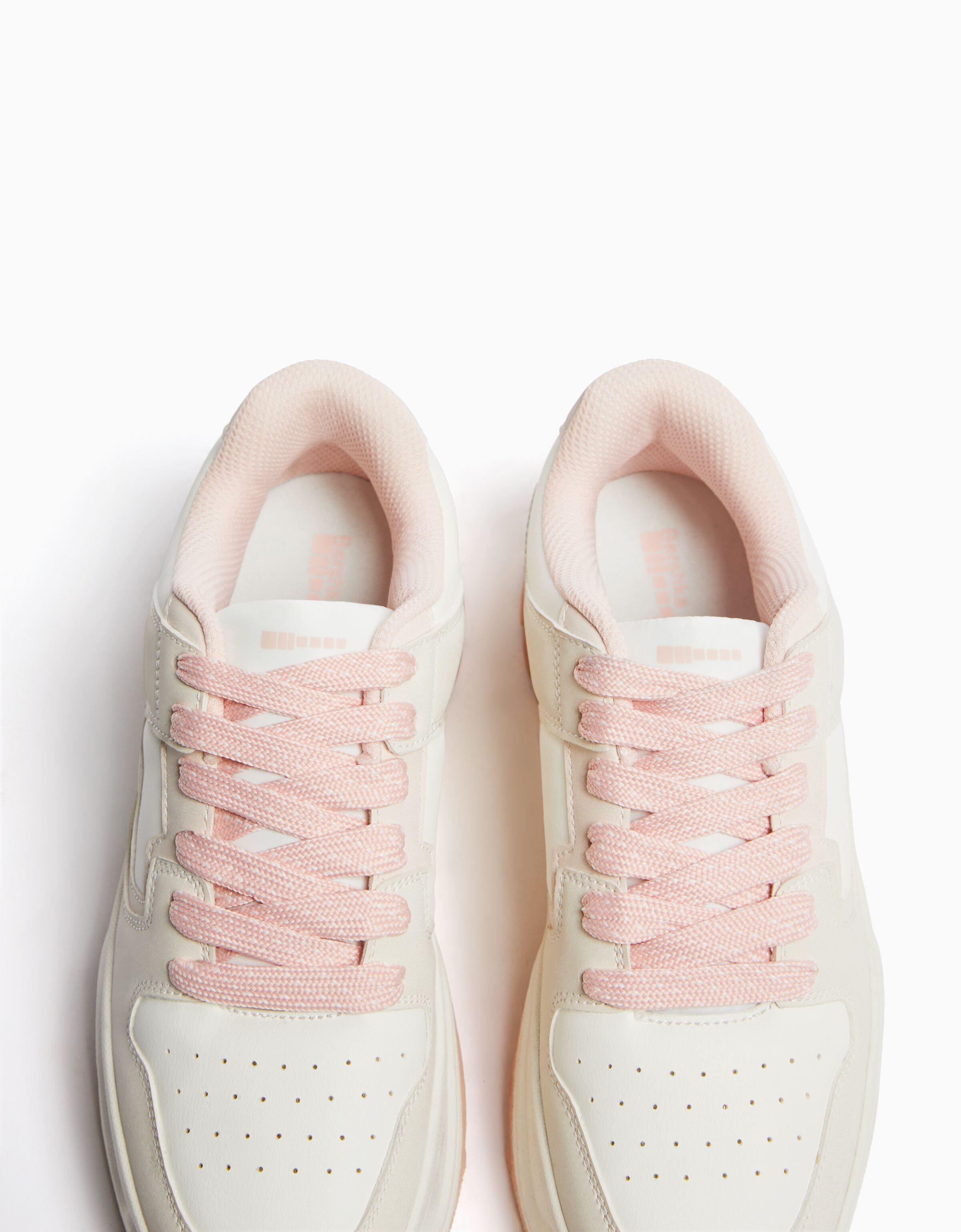 Sneakers met dikke zool - Schoenen - Dames | Bershka
