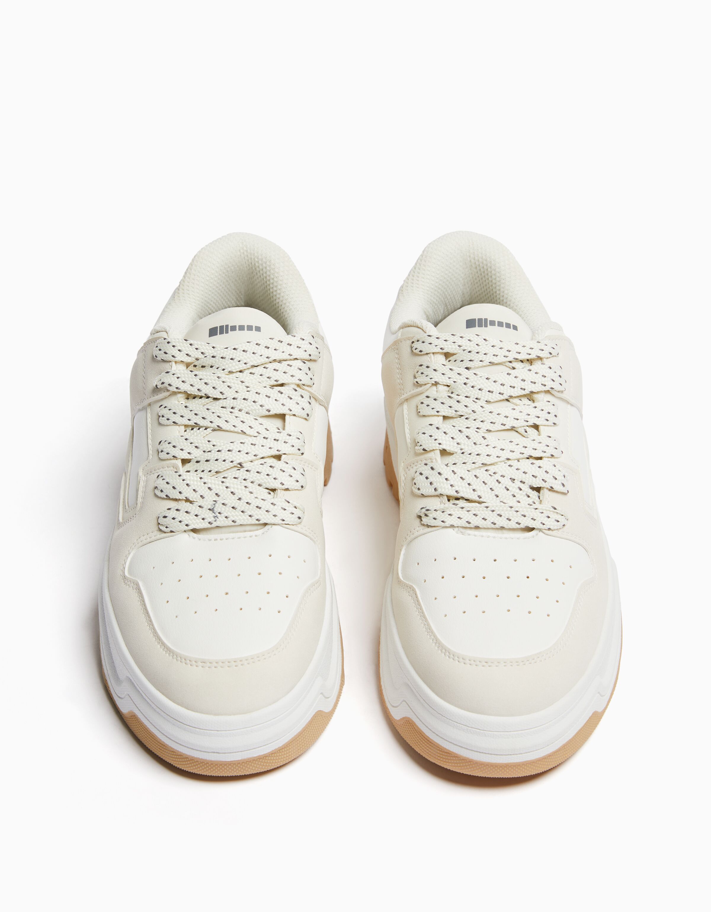Sneakers met dikke zool - Schoenen - Dames | Bershka