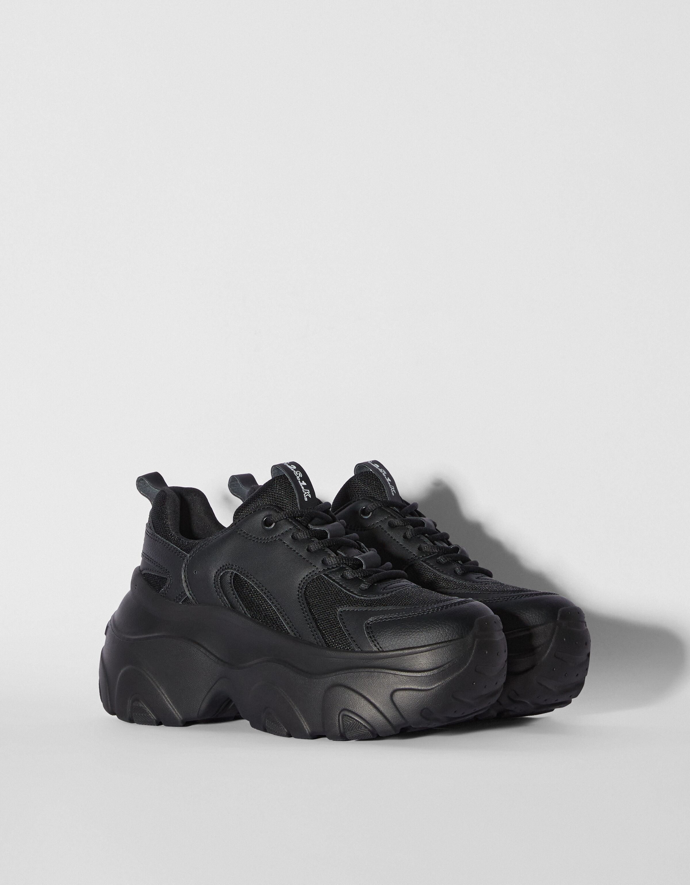 Sneakers met contrasterend gaasstof en XL-zool - Schoenen - Dames | Bershka