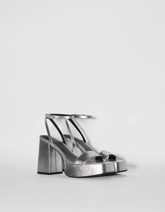 Sandalia plataforma metalizada - Zapatos - Mujer | Bershka