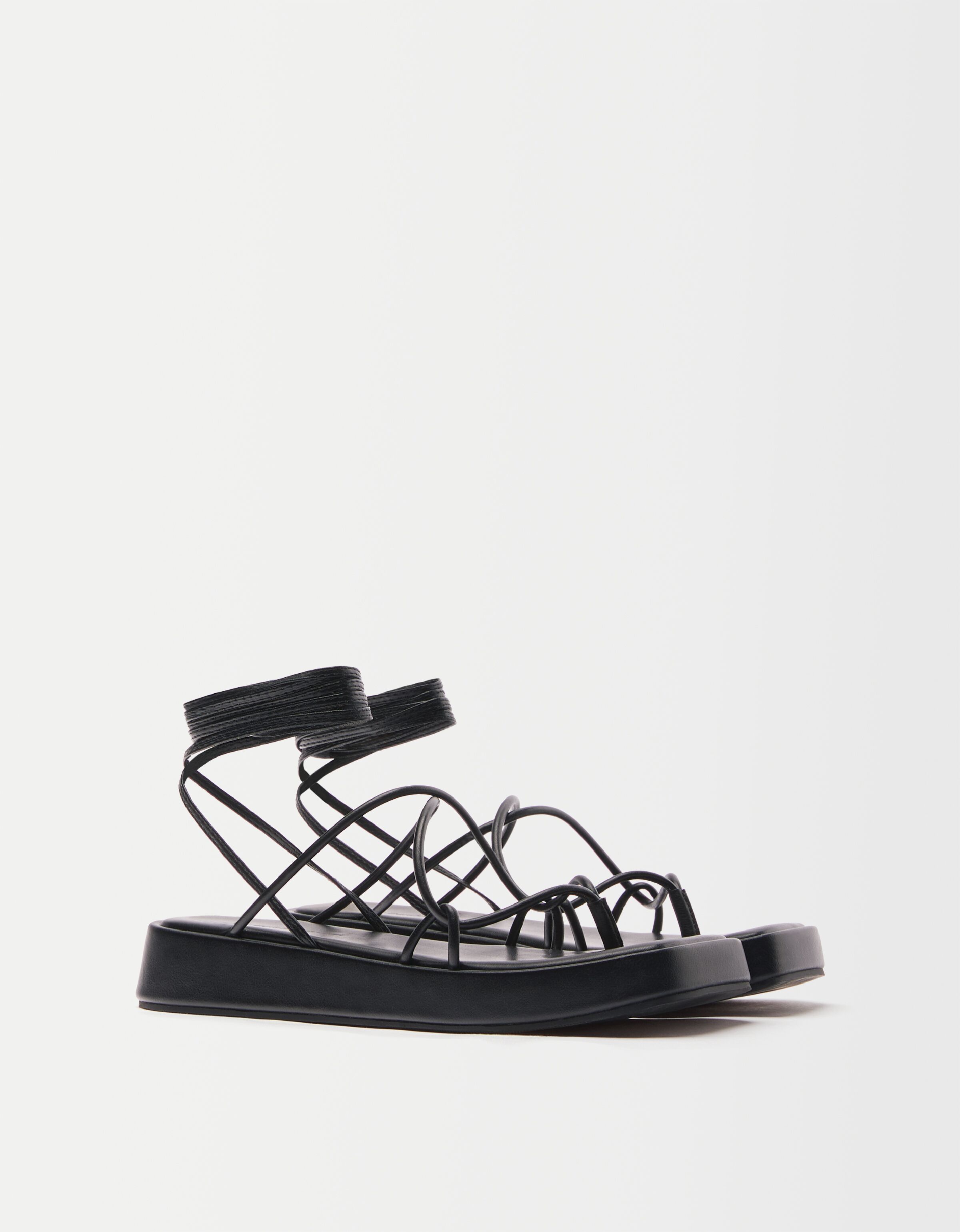 Platte sandaal met plateauzool en veters - Schoenen - Dames | Bershka