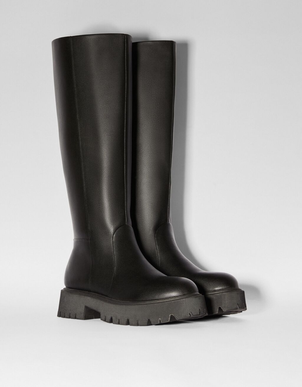 Basic flat boots Woman Bershka