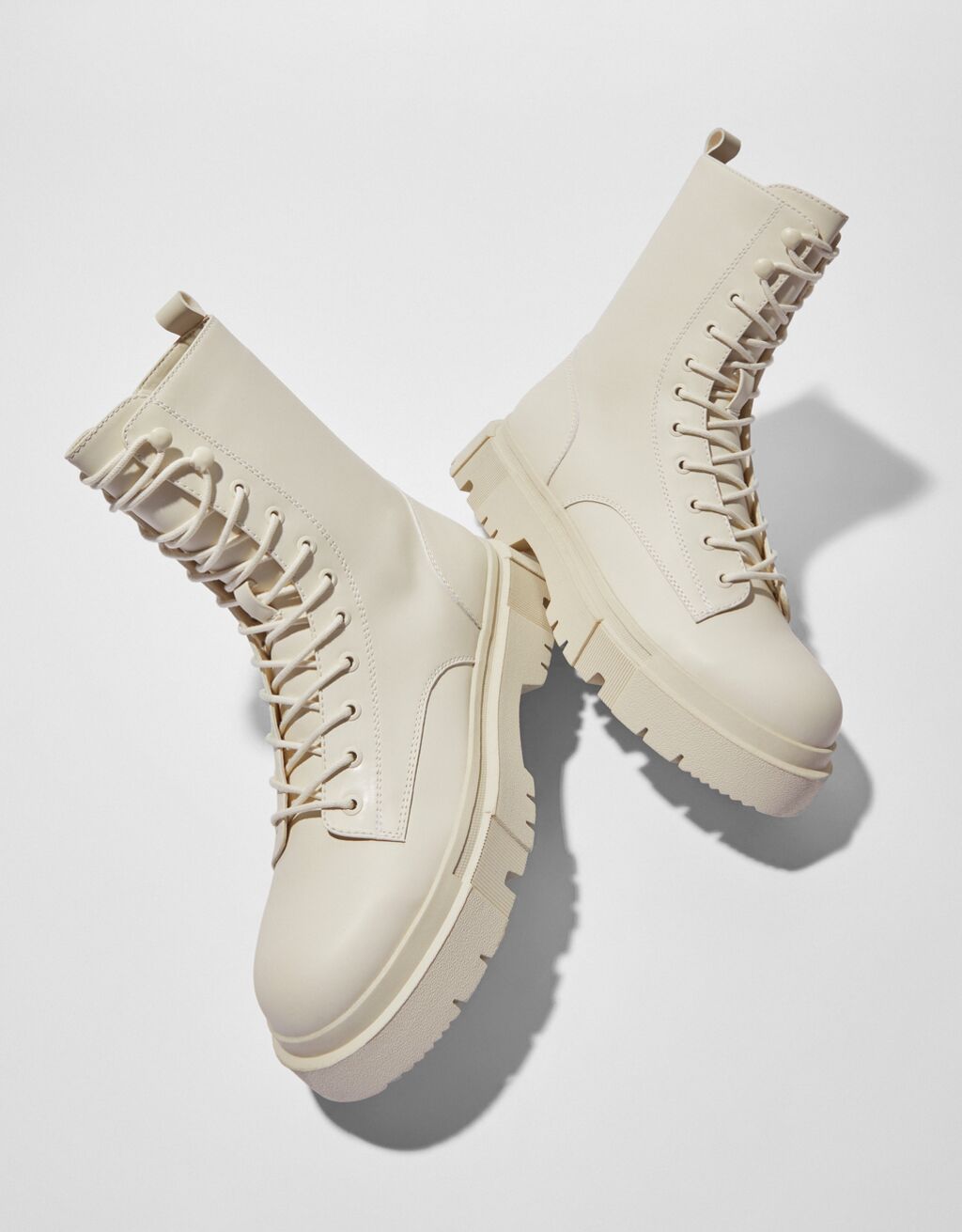 track sole lace up boots