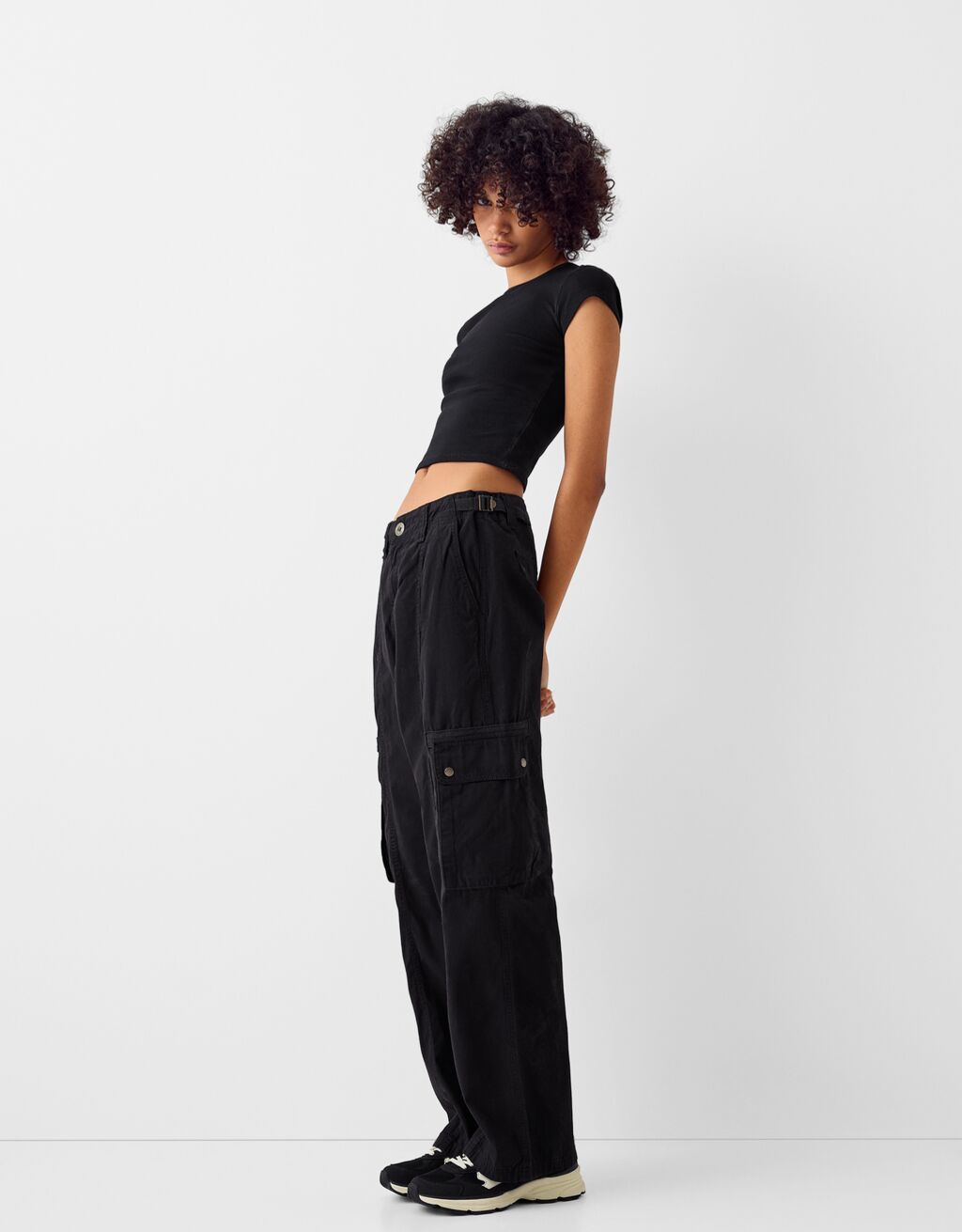 Adjustable straight leg cotton cargo trousers Women Bershka