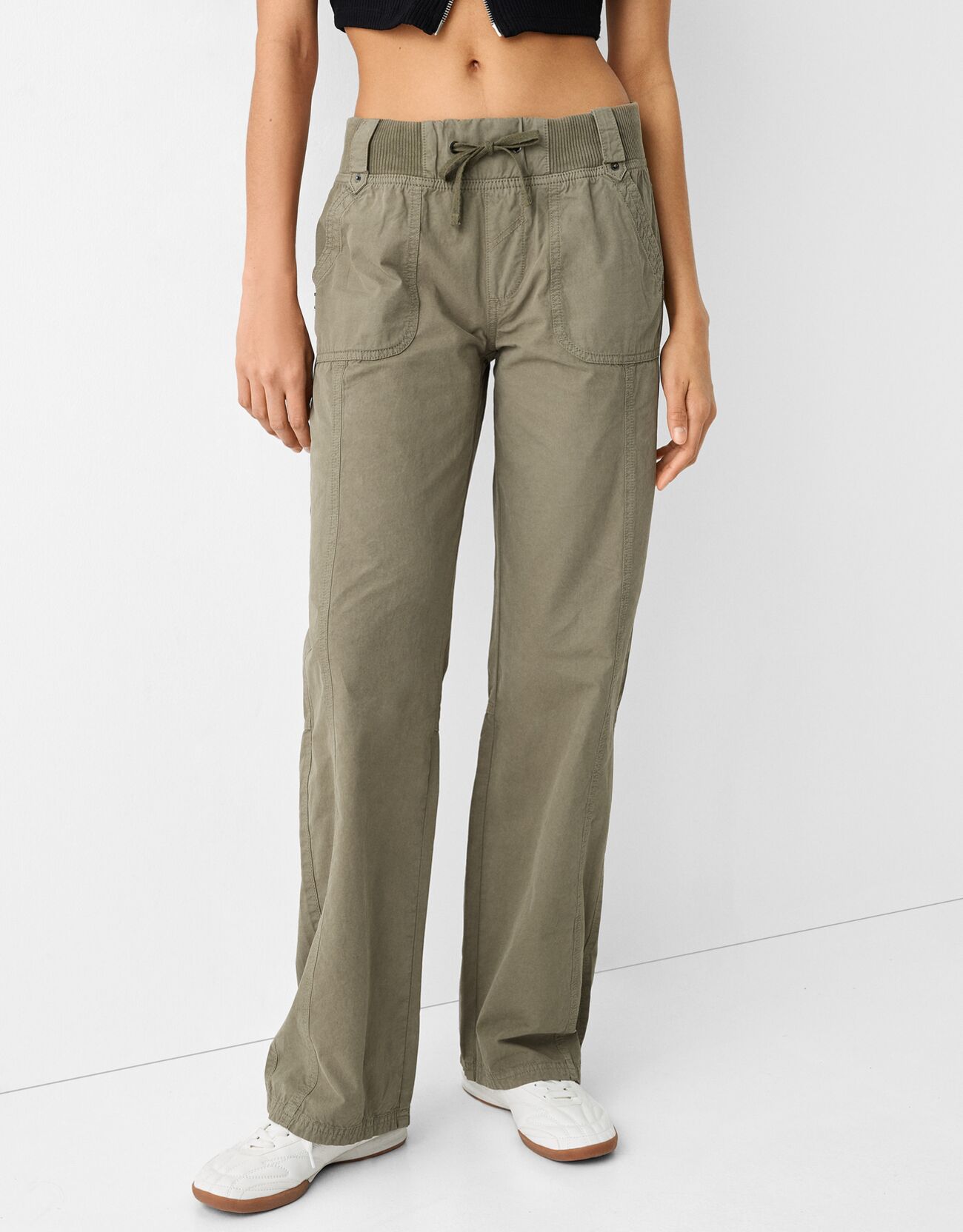 Bershka Pantaloni Straight Fit In Cotone Con Vita Canneté Donna M Kaki