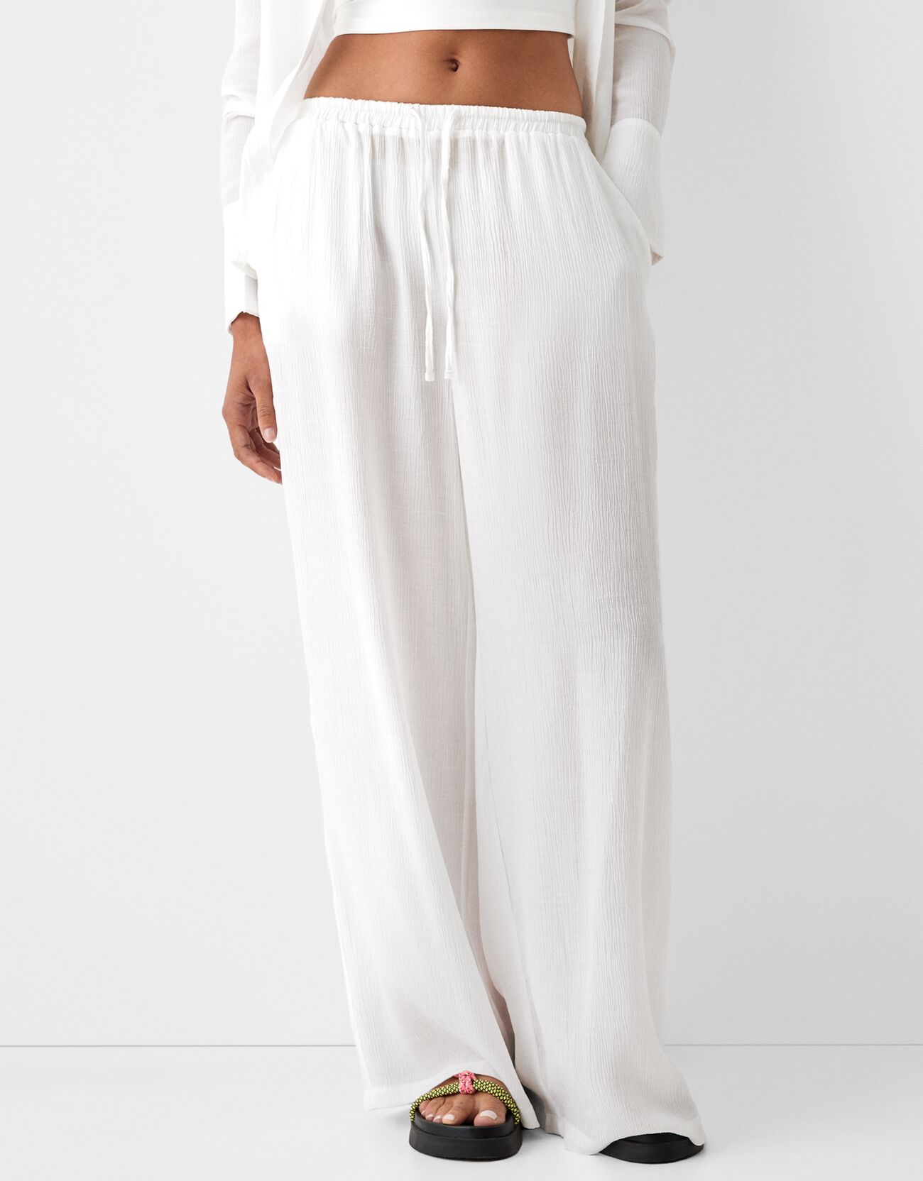 Bershka Pantaloni Crêpe Vita Elasticizzata Donna S Bianco