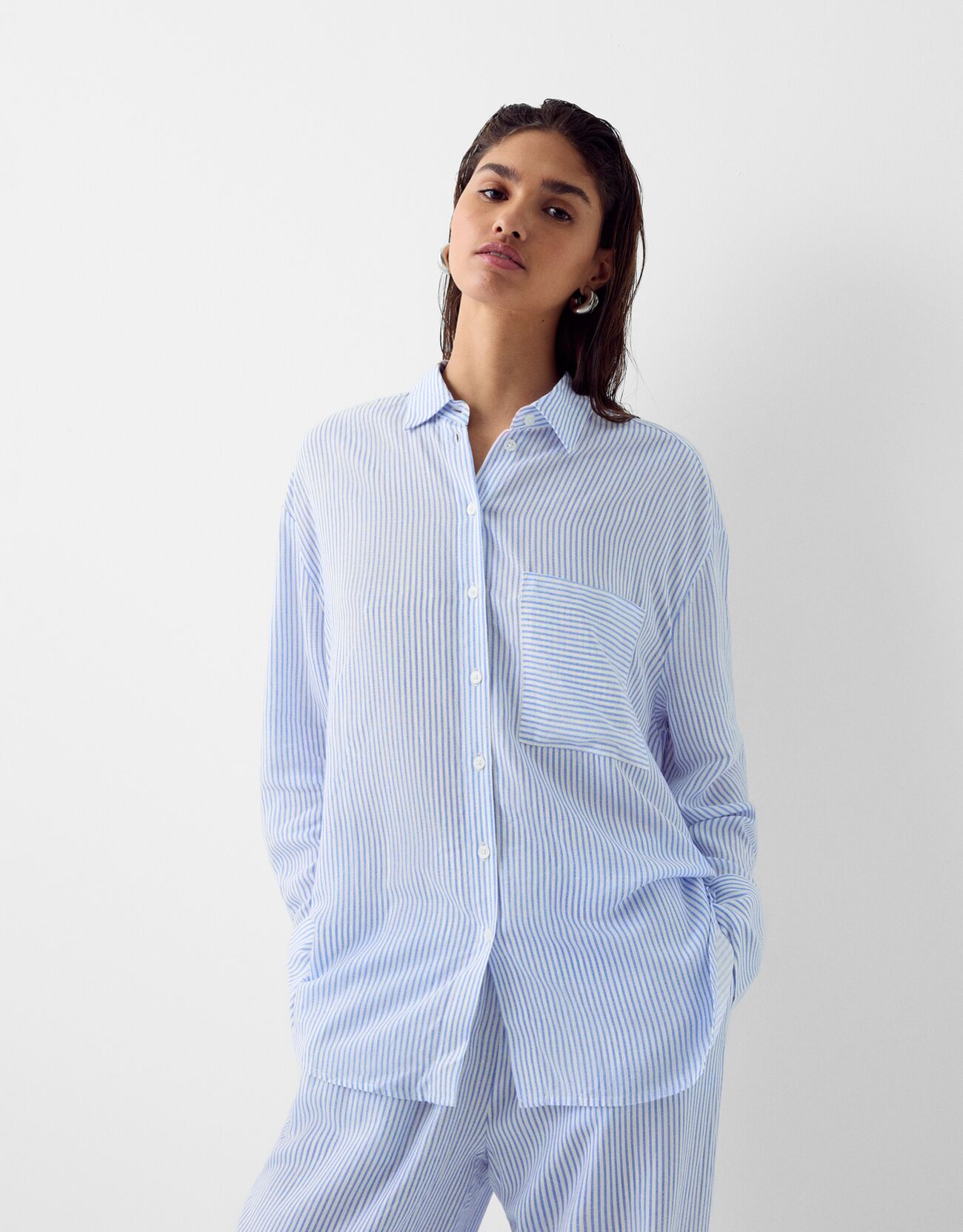 Bershka Camicia A Maniche Lunghe Oversize Semplice Donna L Azzurro Chiaro