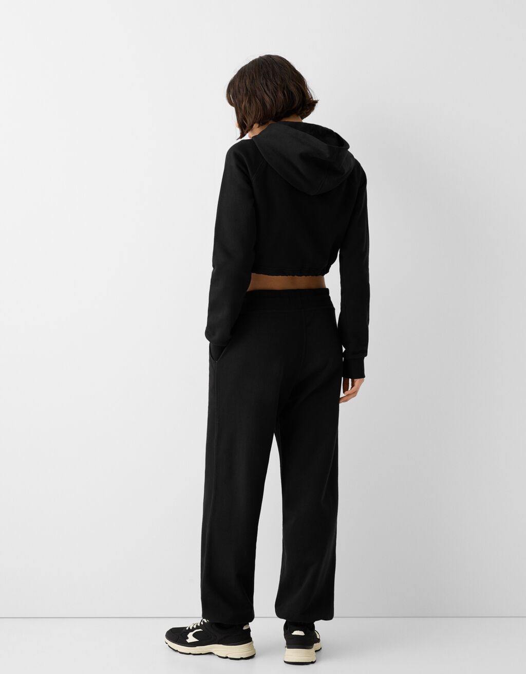 Sudadera cremallera capucha cropped REBAJAS hasta 50 Mujer Bershka