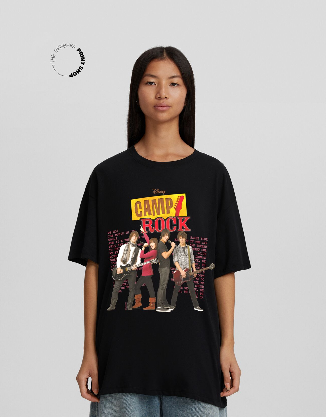 Bershka Oversize-T-Shirt Camp Rock Mit Kurzen Ärmeln Und Print Damen S Schwarz