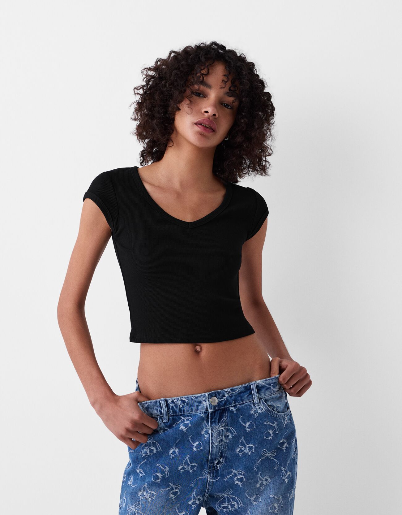 Bershka T-Shirt Mit V-Ausschnitt Damen S Schwarz