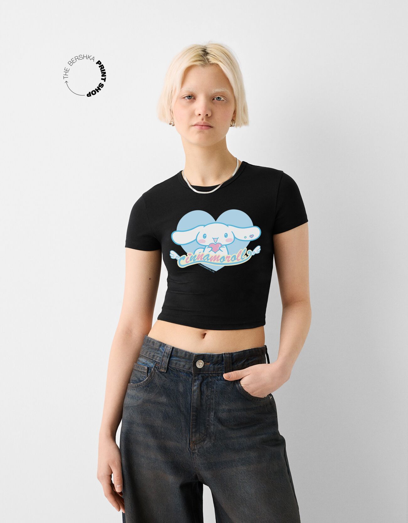 Bershka Cropped-T-Shirt Cinnamoroll Mit Kurzen Ärmeln Und Print Damen Xs Schwarz