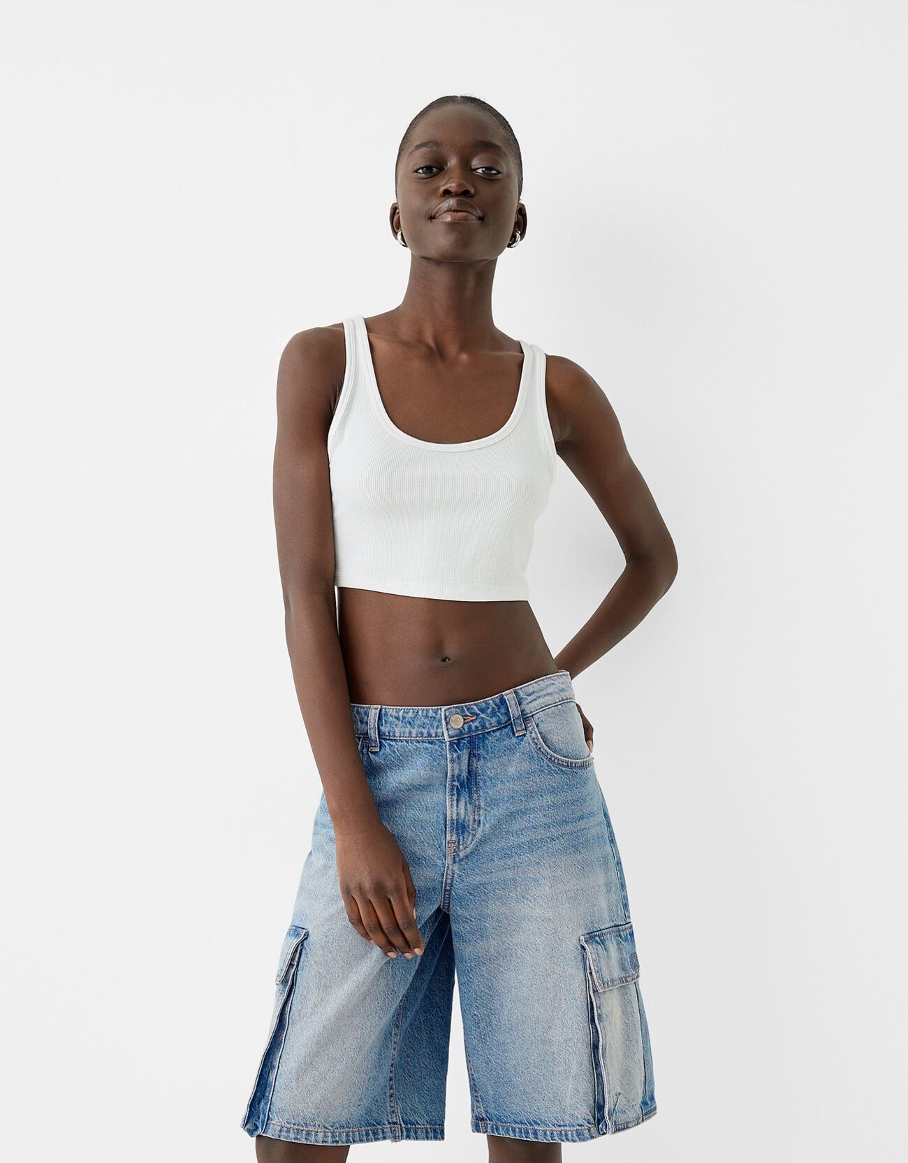 Bershka Jeans-Bermudashorts Im Baggy- Und Cargo-Stil Damen 36 Ausgewaschenes Blau