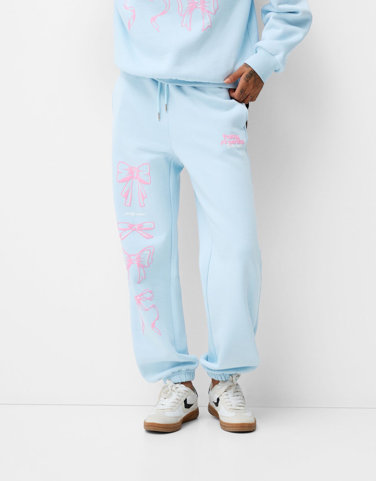 Bershka Joggerhose Mit Print Damen S Hellblau