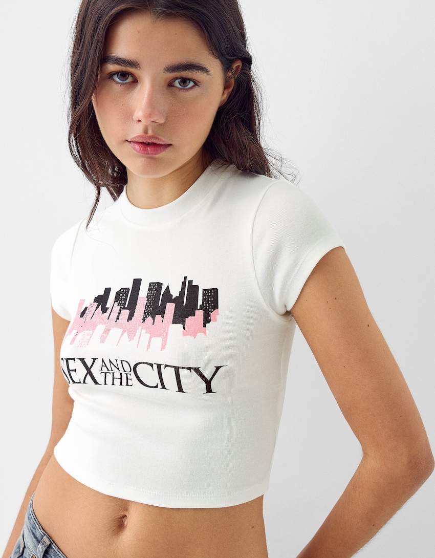 Kısa kollu Sex and the City t shirt Kadın Bershka 
