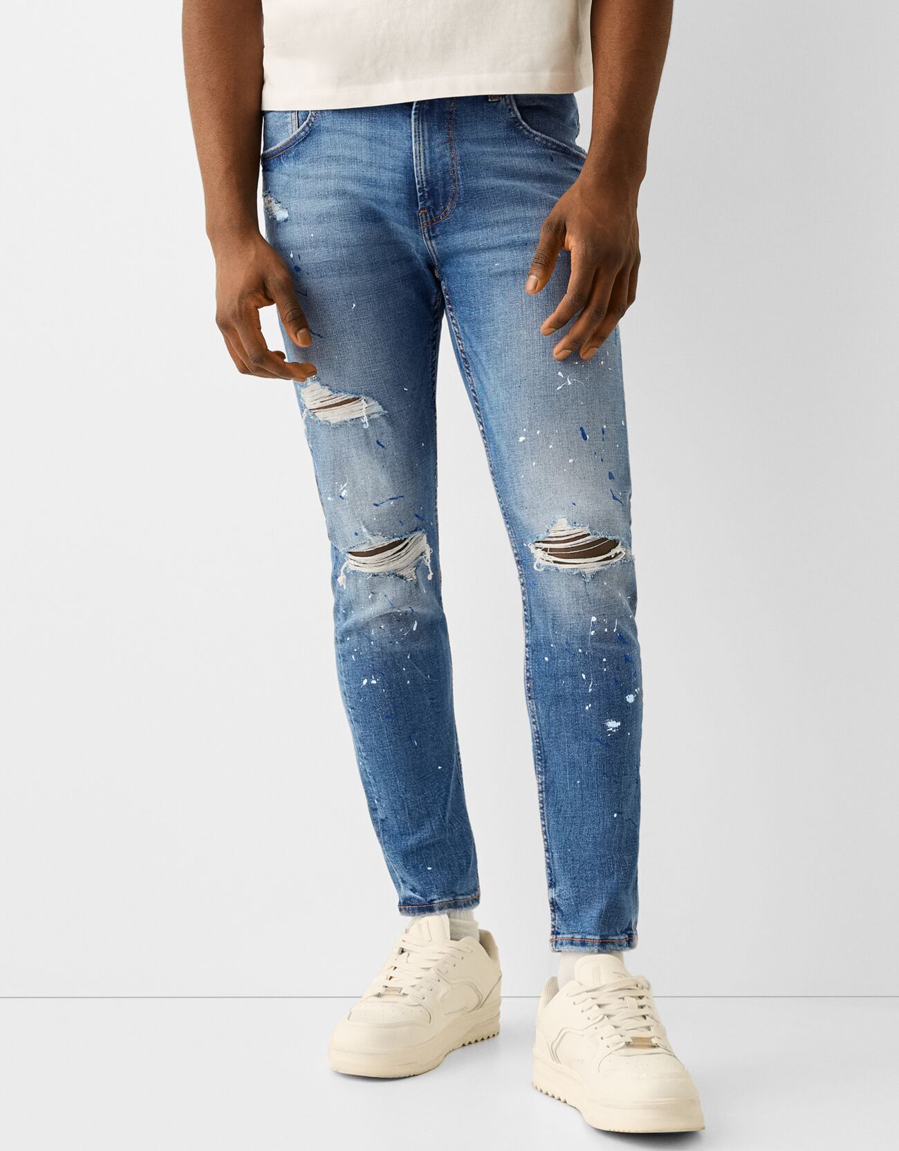 Bershka Skinny Jeans Mit Rissen Und Farbklecksen Herren 44 Blau