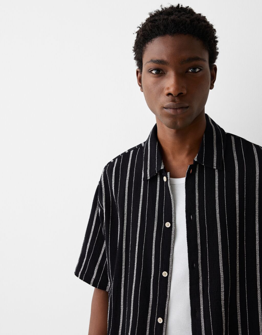 Camisa de manga curta rústica com riscas-Preto-2