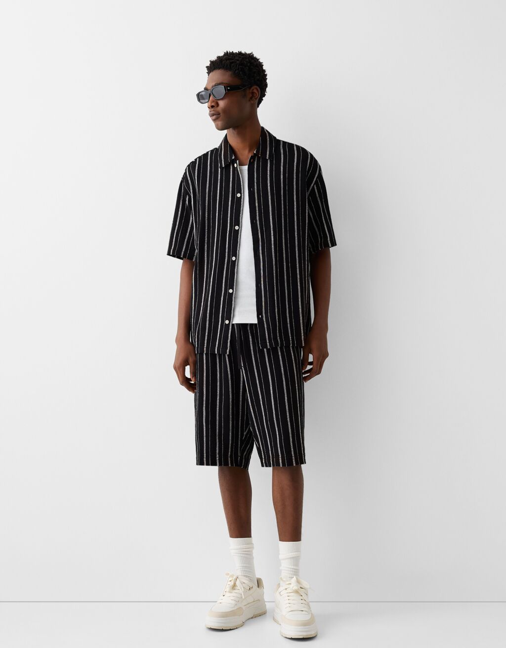 Camisa de manga curta rústica com riscas-Preto-3