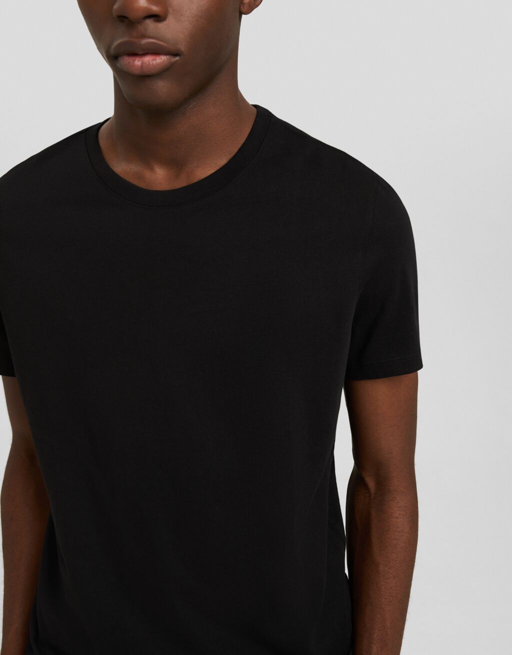 T-shirt manga curta regular fit-Preto-2