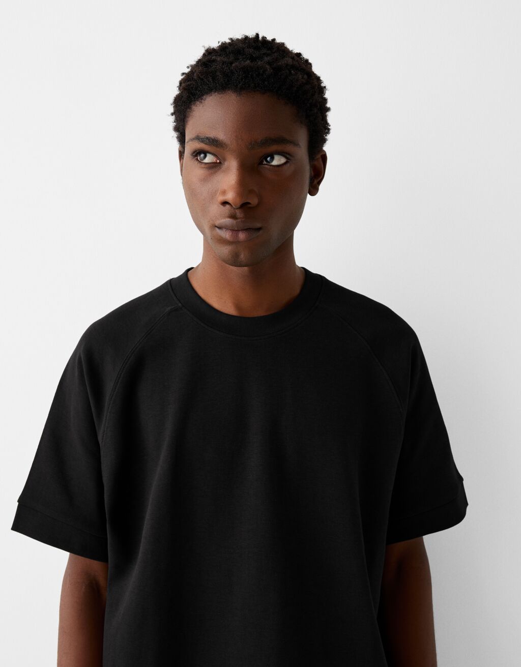 T-shirt manga curta boxy fit interlock-Preto-2