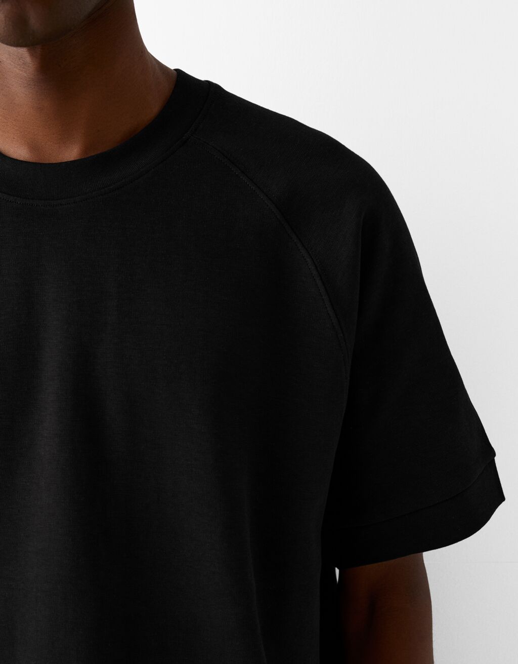 T-shirt manga curta boxy fit interlock-Preto-5