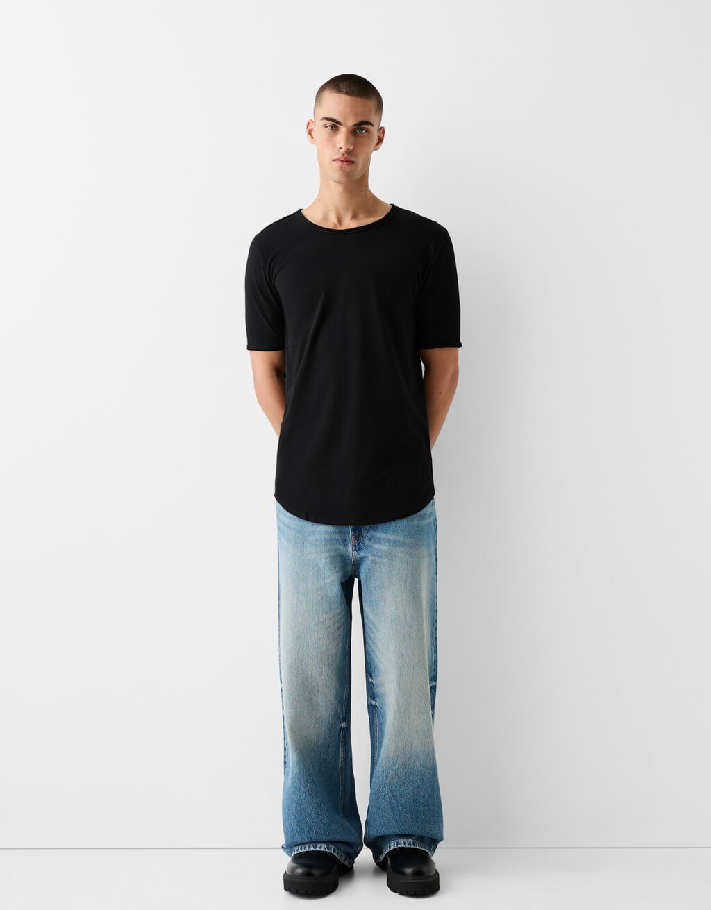 טי שירט Slim fit עם שרוול קצר-שחור-3