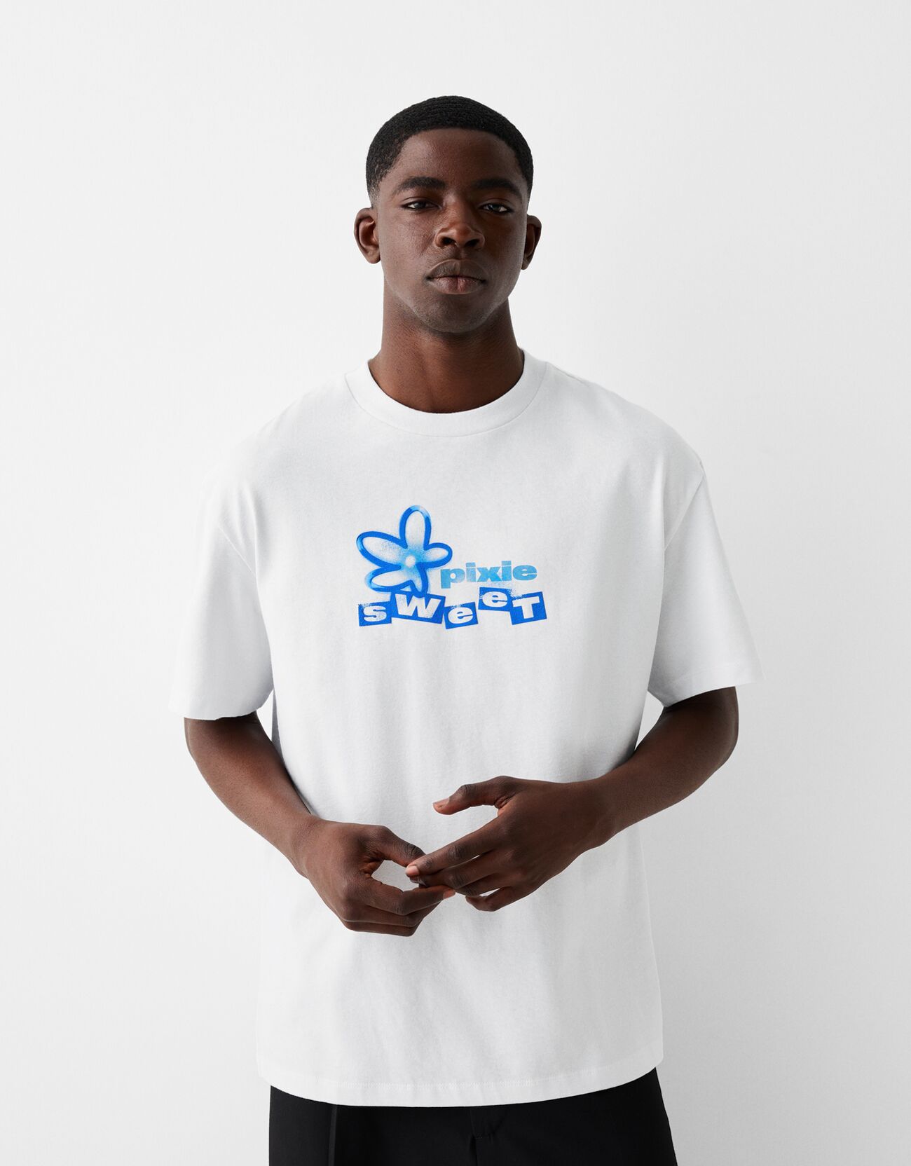 Bershka T-Shirt Mit Kurzen Ärmeln Und Graffiti-Print Herren Xs Weiss