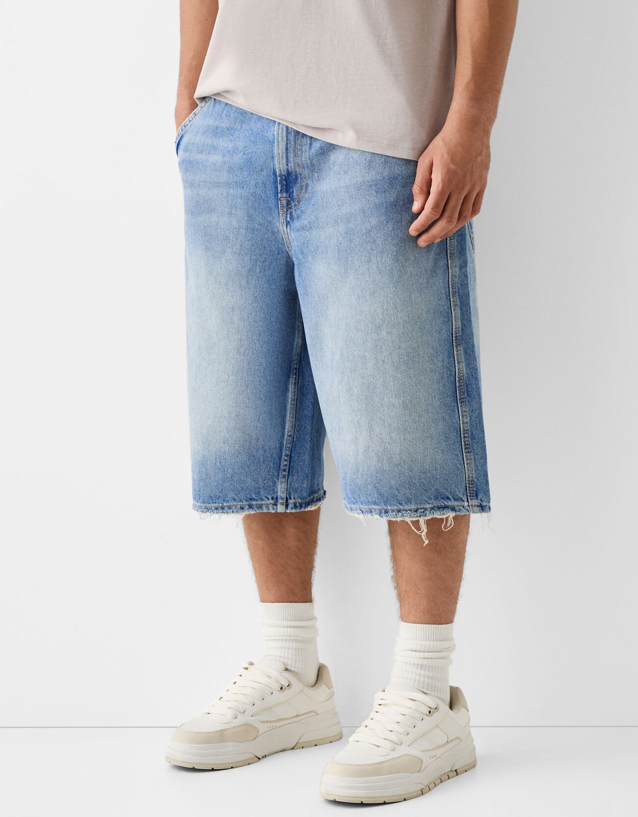 Bershka Skater-Denim-Bermudas Herren 42 Ausgewaschenes Blau