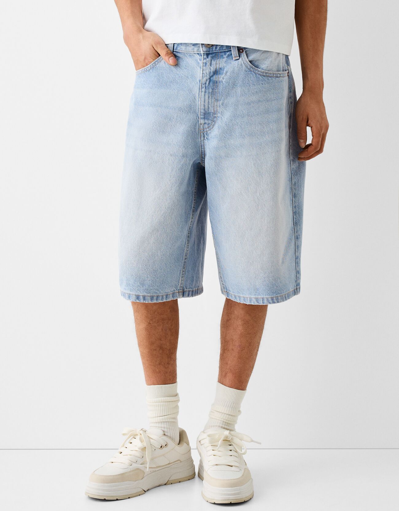 Bershka Jeans-Bermudashorts Im Baggy-Stil Herren 42 Hellblau