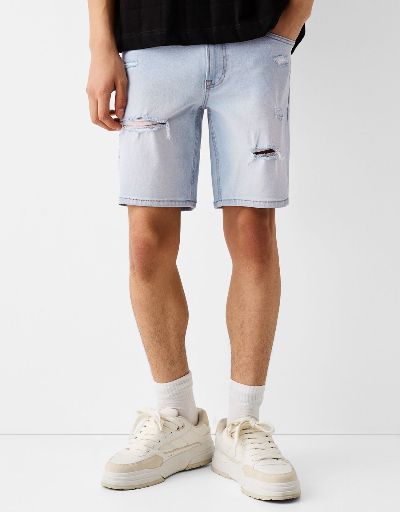 Bershka Bermuda In Denim Strappati Uomo 50 (Eu 44) Azzurro Chiaro