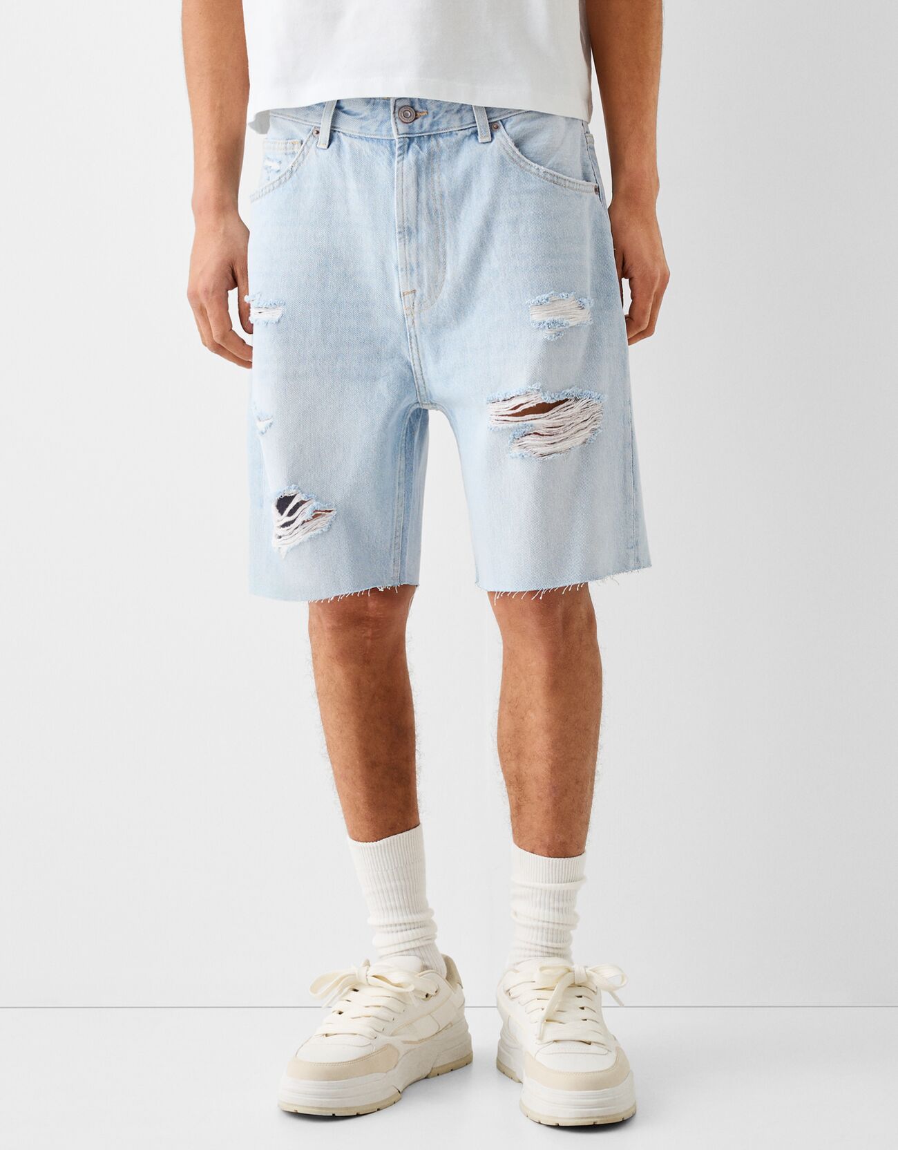 Bershka Jeans-Bermudashorts Mit Rissen Herren 48 Hellblau