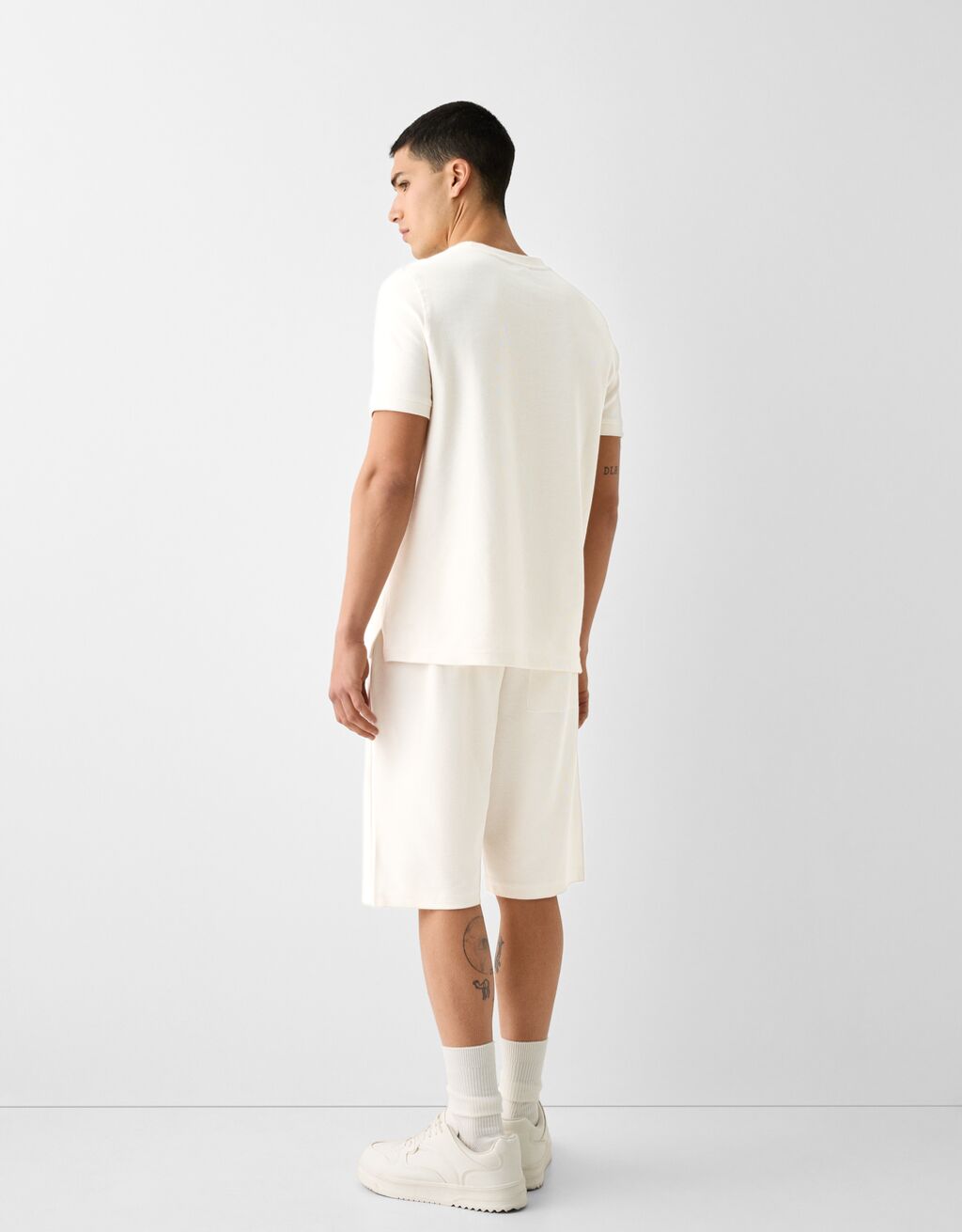 Soepelvallende bermuda van sweatstof met structuur-Gebroken Wit-2