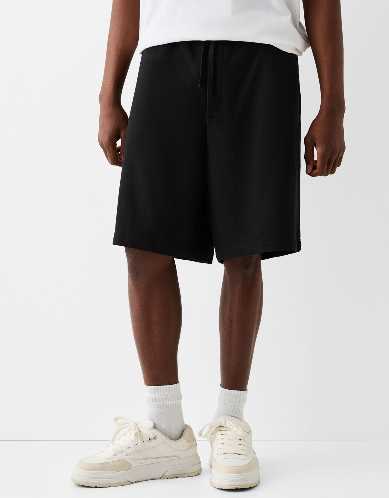 Bershka Baggy-Bermudashorts Herren M Schwarz