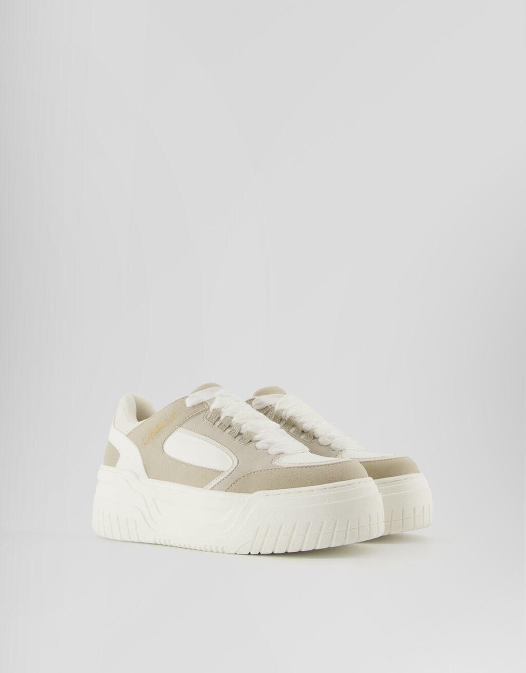 Contrast platform sneakers with velvet laces Shoes BSK Teen Bershka