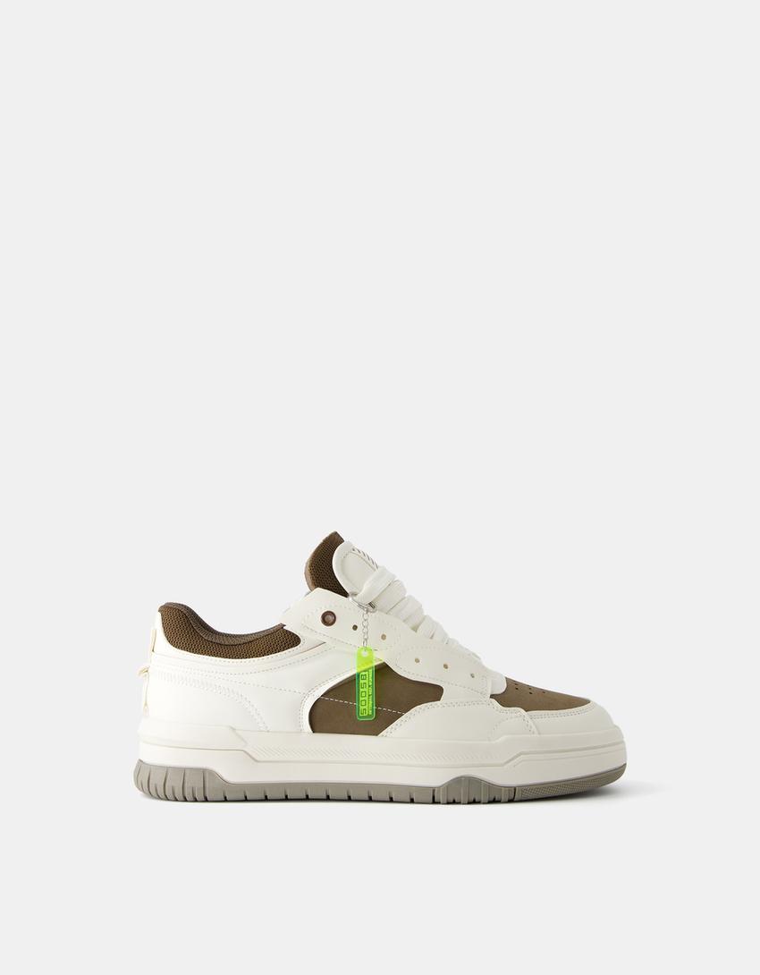 Sapatilhas desconstruídas com pormenor de porta-chaves para homem-Marrom-5