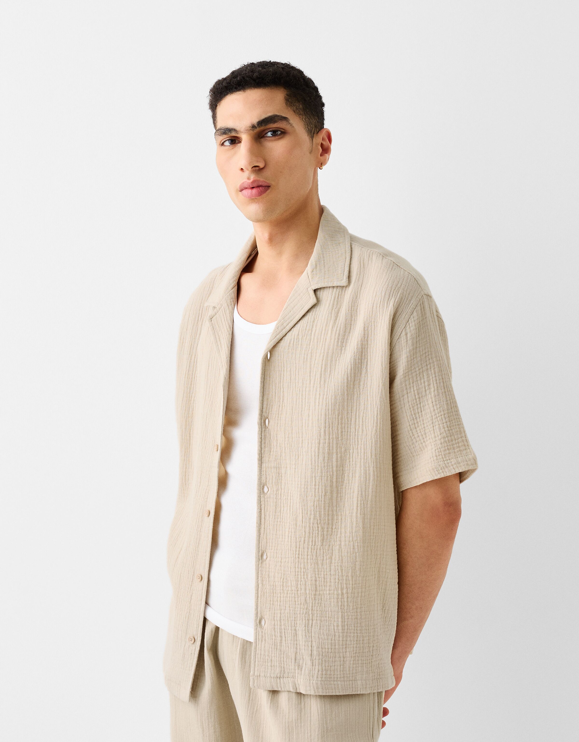 Camiseta cuello alto hombre bershka online