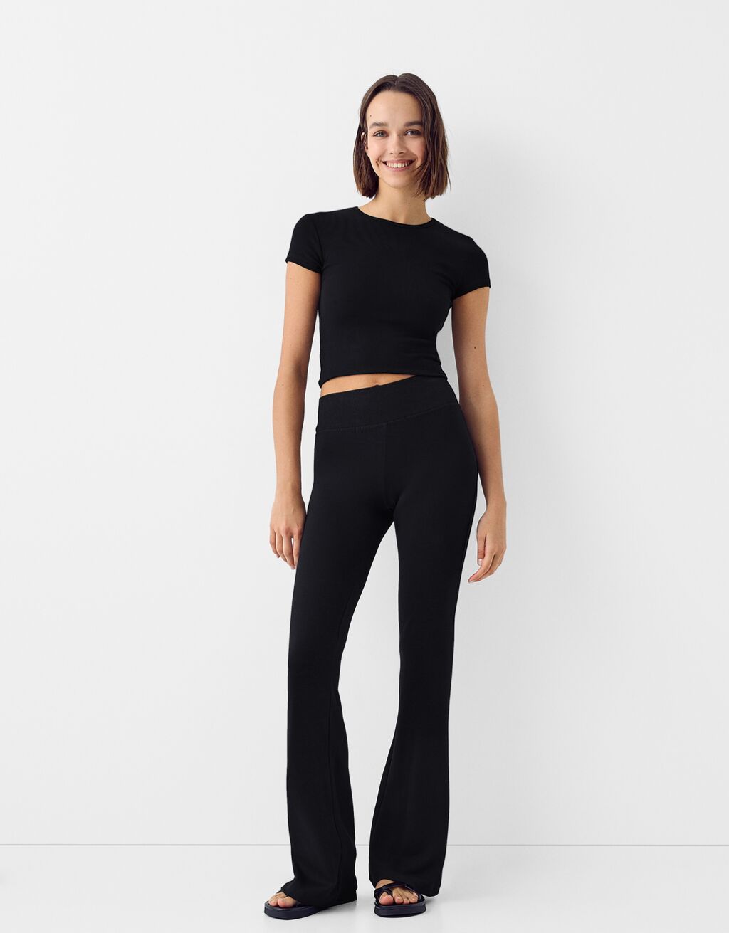 T-shirt and flared trousers set - Women