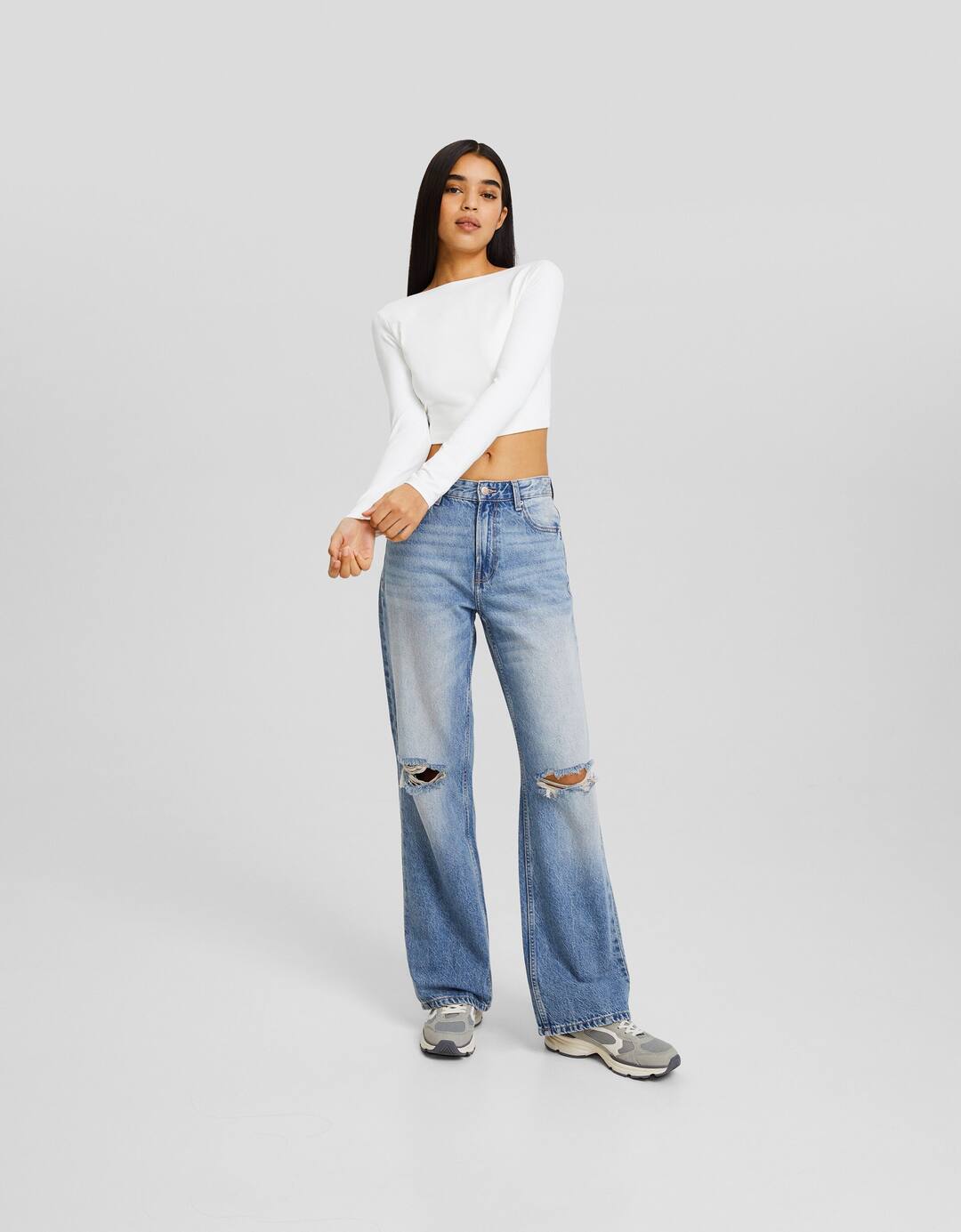 Ripped wide-leg ’90s jeans