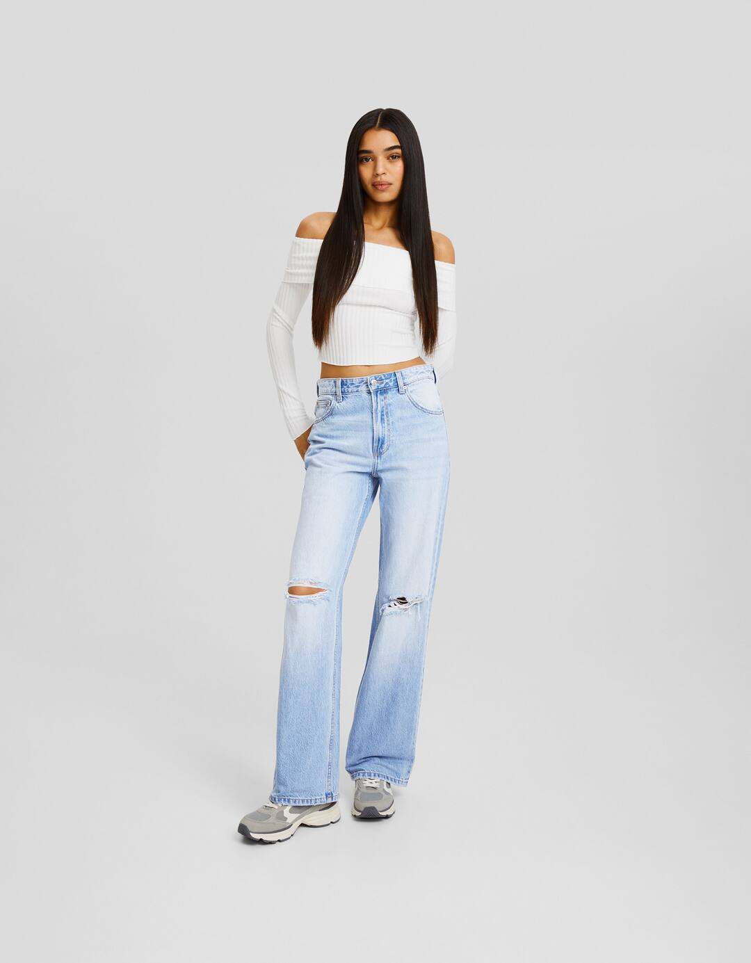 Ripped wide-leg ’90s jeans