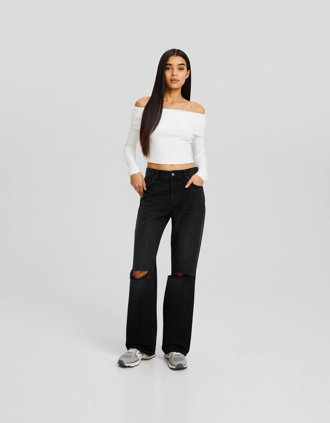Ripped wide-leg ’90s jeans
