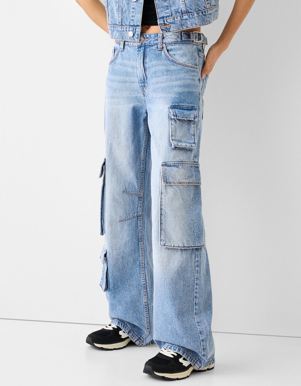 Multi-pocket cargo jeans-Light blue-1