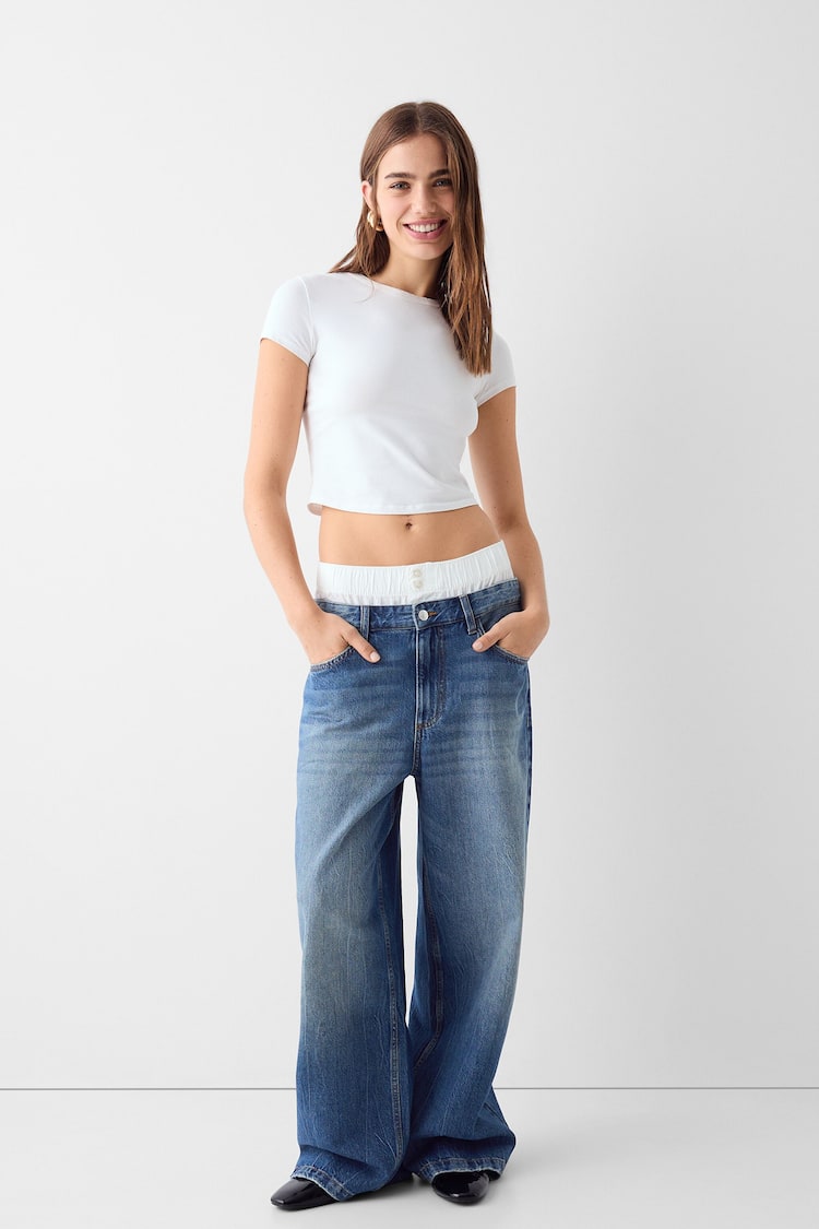 Baggy-Jeans mit Unterwäsche-Detail