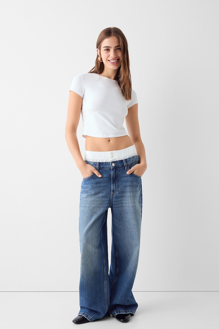 Baggy jeans met onderkleding detail
