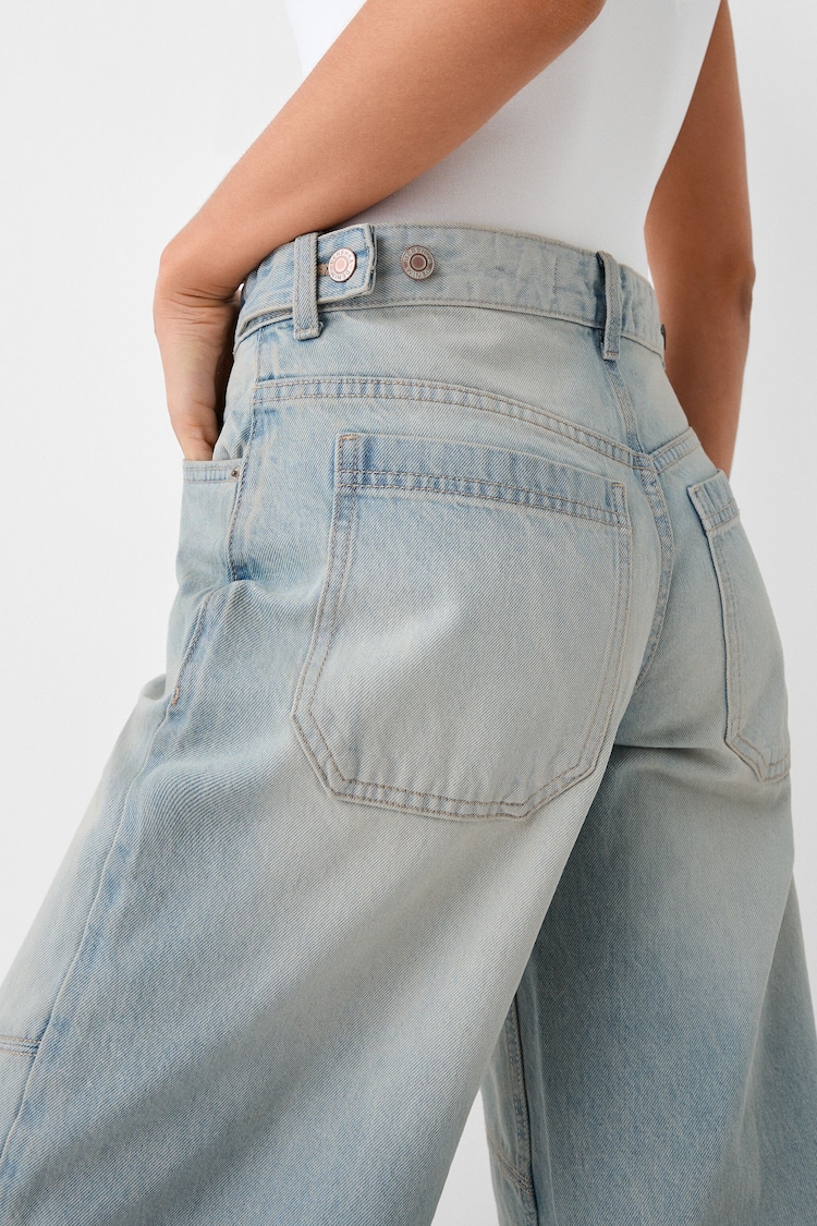 Low-rise balloon jeans with seams