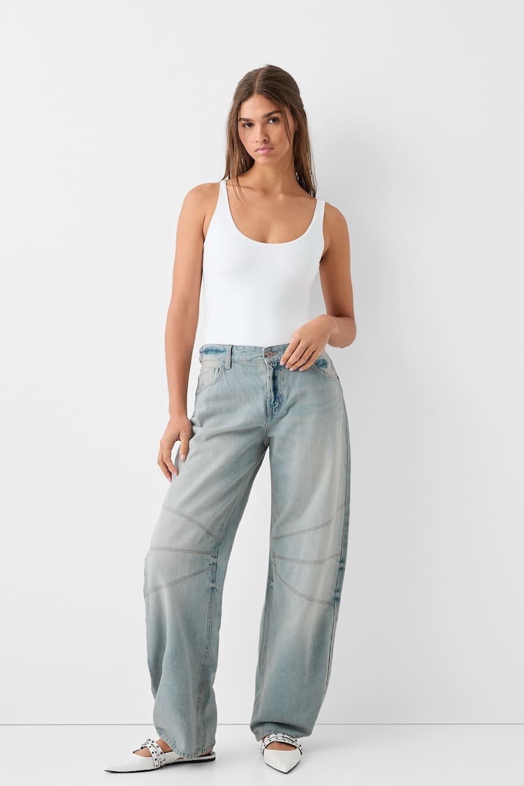 Low-waist balloon fit jeans with seams
