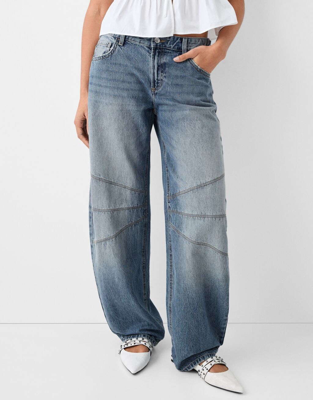 Low-rise balloon jeans with seams - Women | Bershka