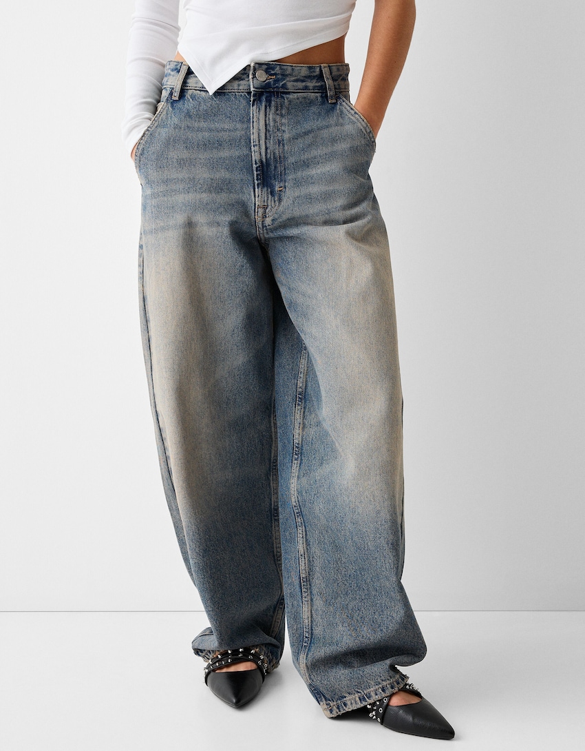 Spodnie jeansowe o kroju skater fit z efektem sprania-Wyblakły niebieski-1