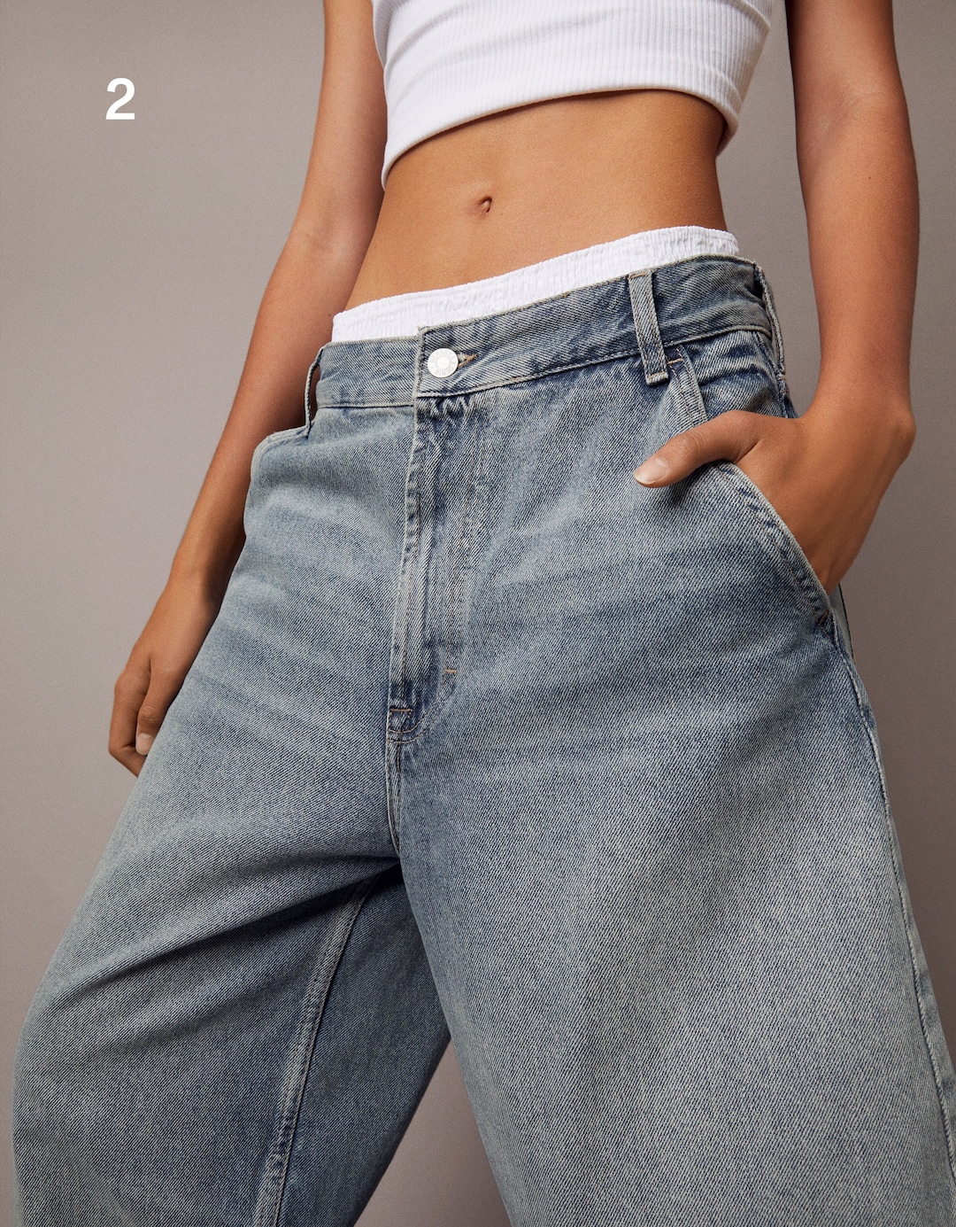 Spodnie jeansowe o kroju fit typu skater z efektem sprania